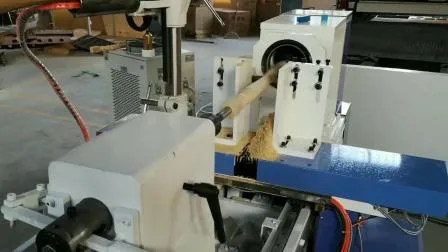 中国の新しいチャック付き自動木彫り機械木工旋盤